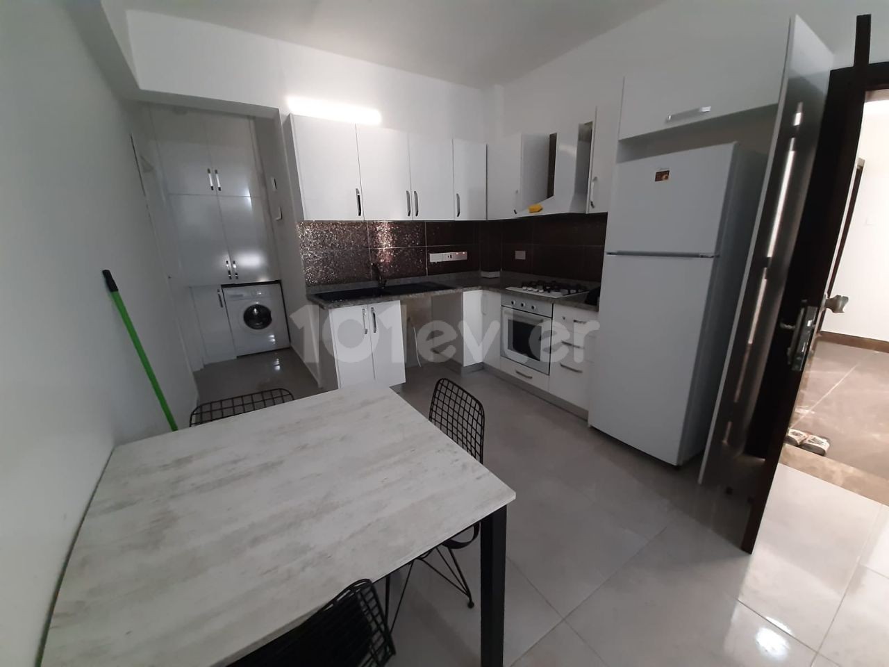 An opportunity not to be missed in Çanakkale region 3+1 flat for sale equivalent title 3 years old building £90.000 unfurnished 110 square meters with en-suite bathroom *investment opportunity*