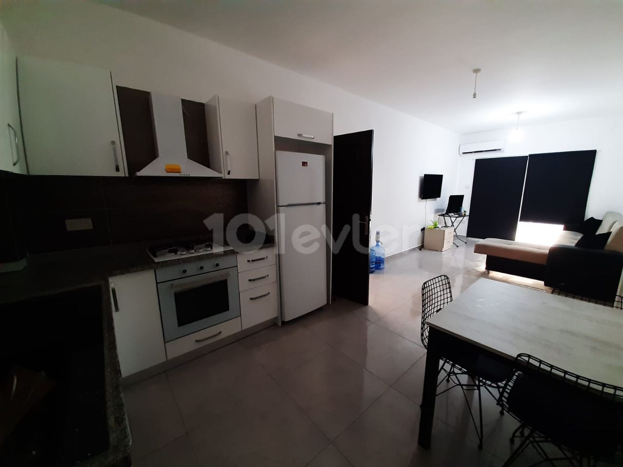 An opportunity not to be missed in Çanakkale region 3+1 flat for sale equivalent title 3 years old building £90.000 unfurnished 110 square meters with en-suite bathroom *investment opportunity*