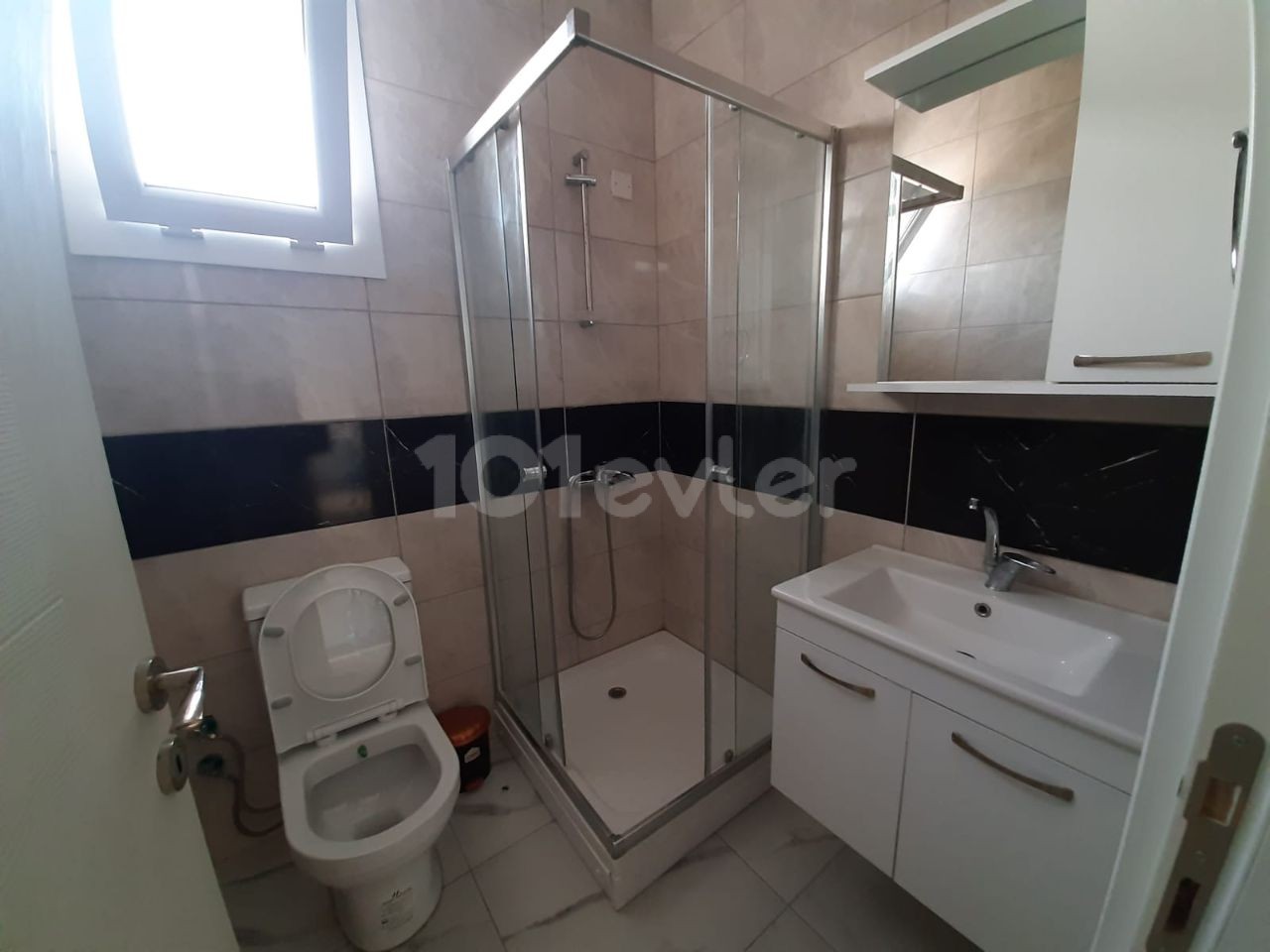 An opportunity not to be missed in Çanakkale region 3+1 flat for sale equivalent title 3 years old building £90.000 unfurnished 110 square meters with en-suite bathroom *investment opportunity*