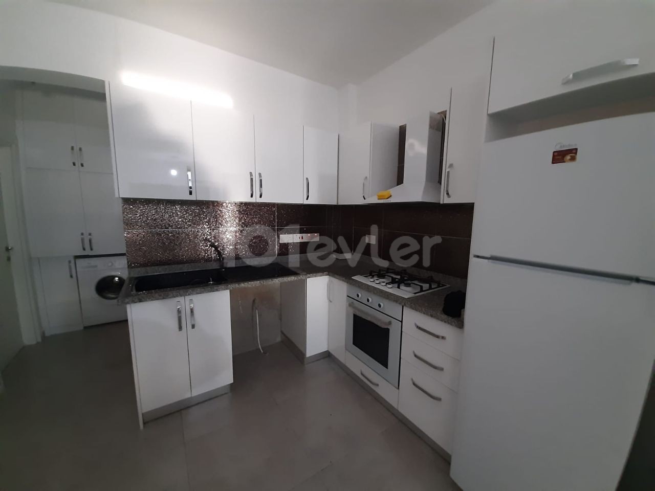 An opportunity not to be missed in Çanakkale region 3+1 flat for sale equivalent title 3 years old building £90.000 unfurnished 110 square meters with en-suite bathroom *investment opportunity*