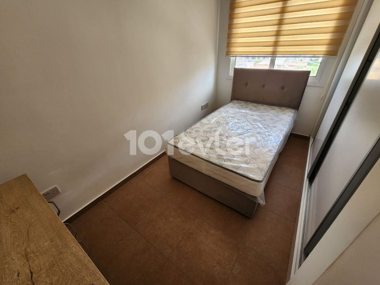 FLAT FOR RENT IN SAKARYA 2+1 350 STERLING FOR 6 RENT, 1 DEPOSIT, 1 COMMISSION AID, 6 MONTHS IN CASH PAYMENT FROM 300 TL. A 4-STOREY BUILDING ON THE 3rd FLOOR.