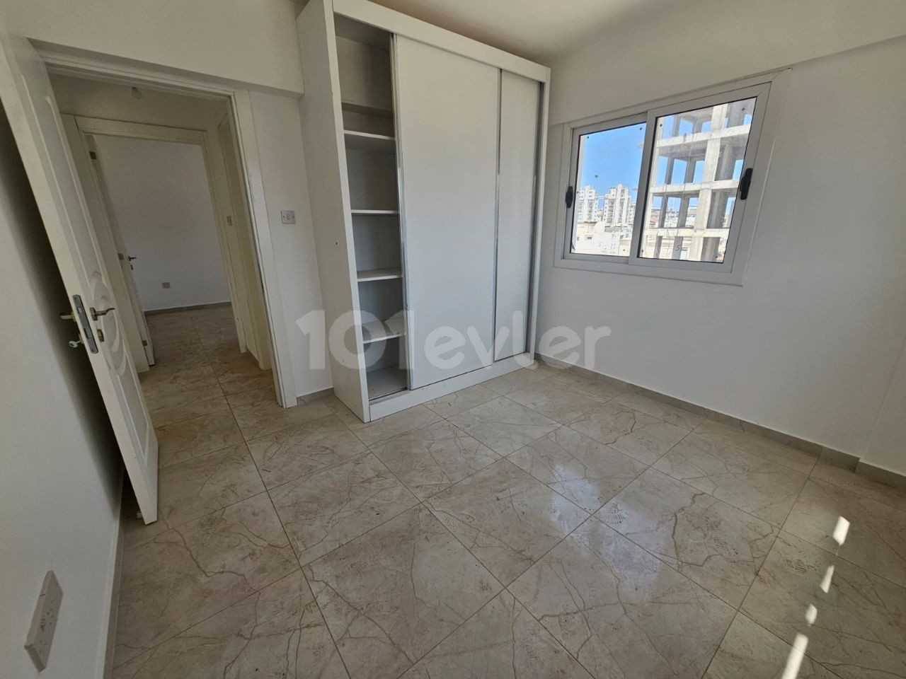 2+1 UNFURNISHED FLAT FOR RENT IN Famagusta Canakkale region, RIGHT AT THE BOTTOM OF CITY MALL RENT PAYMENT PLAN 6 MONTHS PAYMENT WITH 6 MONTHS PAYMENT AID 3RD FLOOR IS FOR RENT UNFURNISHED. THE 75 SQUARE METER HOUSE HAS AN ELEVATOR AND PARKING PLACE. 05338315976