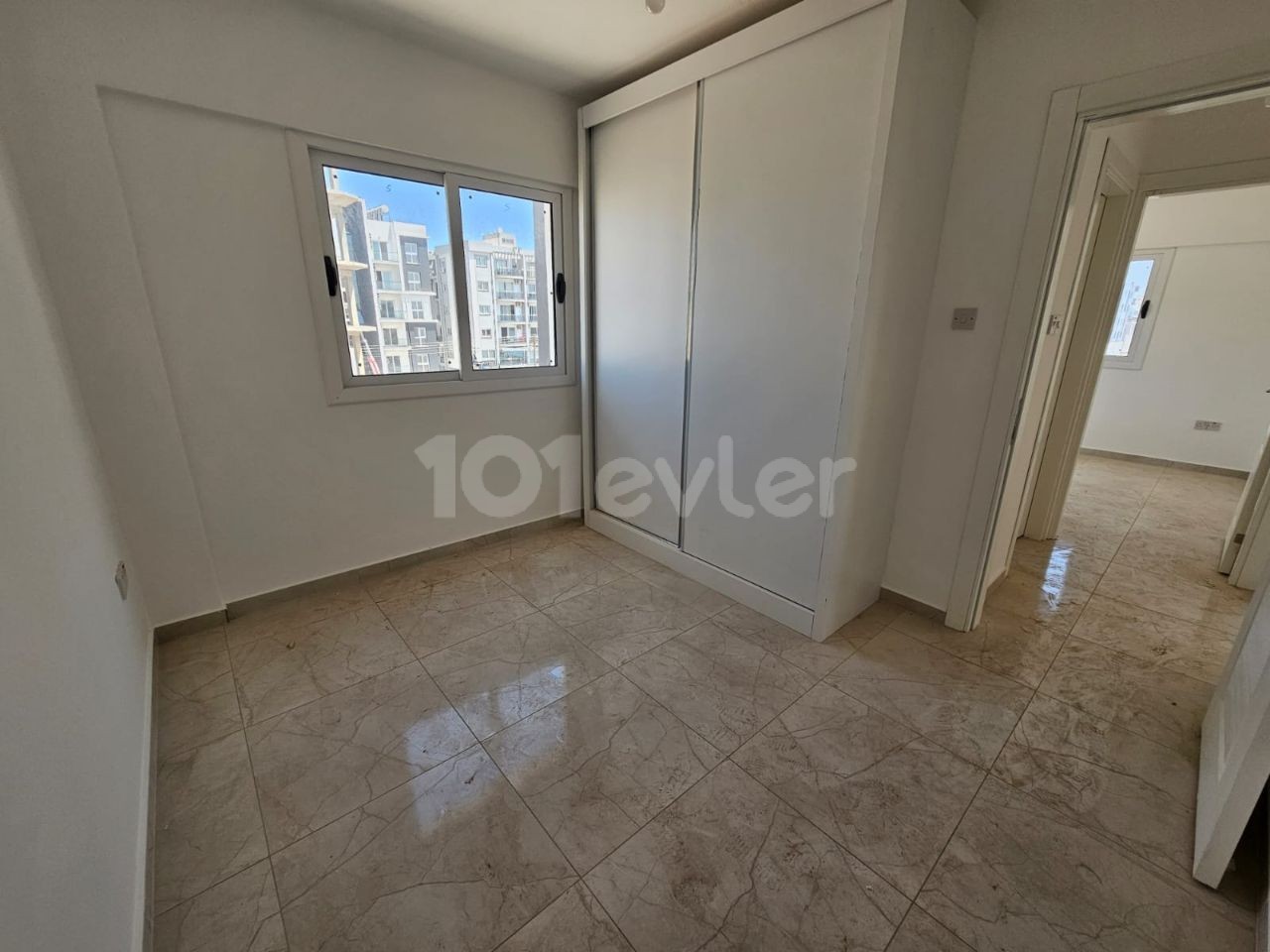 2+1 UNFURNISHED FLAT FOR RENT IN Famagusta Canakkale region, RIGHT AT THE BOTTOM OF CITY MALL RENT PAYMENT PLAN 6 MONTHS PAYMENT WITH 6 MONTHS PAYMENT AID 3RD FLOOR IS FOR RENT UNFURNISHED. THE 75 SQUARE METER HOUSE HAS AN ELEVATOR AND PARKING PLACE. 05338315976