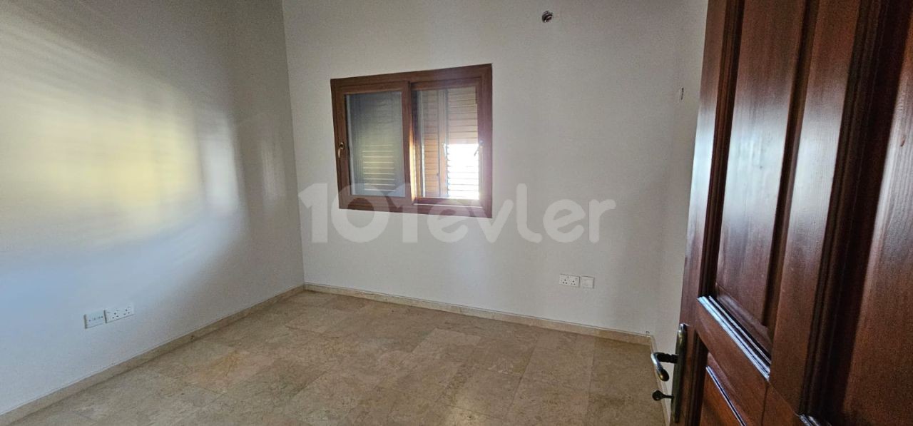 Duplex-Villa zu vermieten im Dorf Famagusta Tuzla unmöbliert 4+1 6 Mieten ab 500 STG + 1 Kaution + 1 Provision