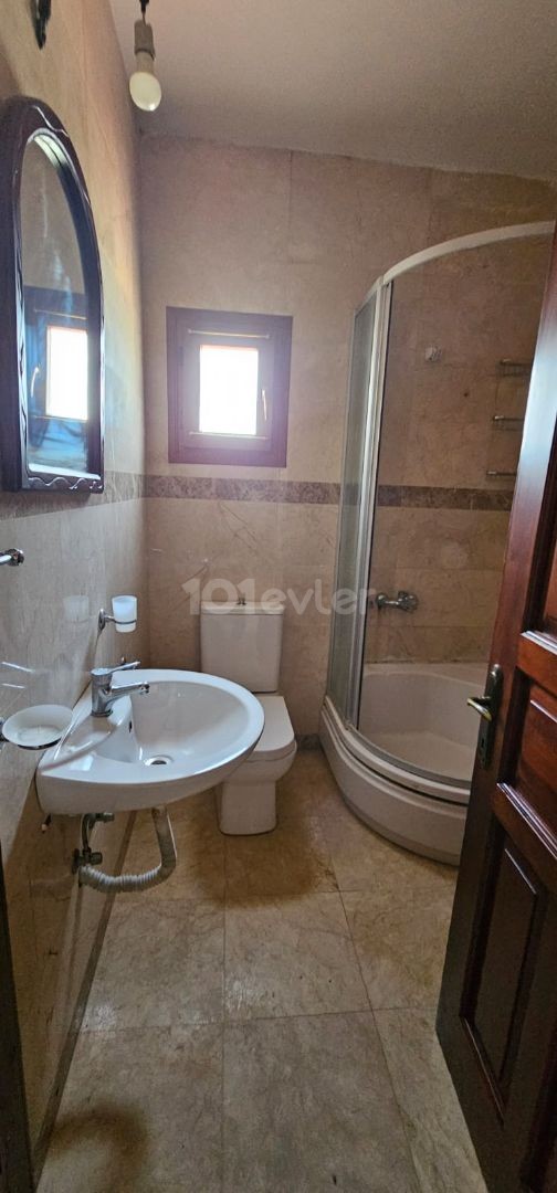 Mağusa tuzla köyünde kiralık dublex villa eşyasız 4+1 500 stg den 6 kira + 1 depozit+ 1 komisyon 