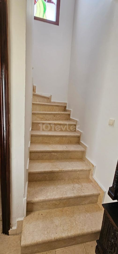 Mağusa tuzla köyünde kiralık dublex villa eşyasız 4+1 500 stg den 6 kira + 1 depozit+ 1 komisyon 