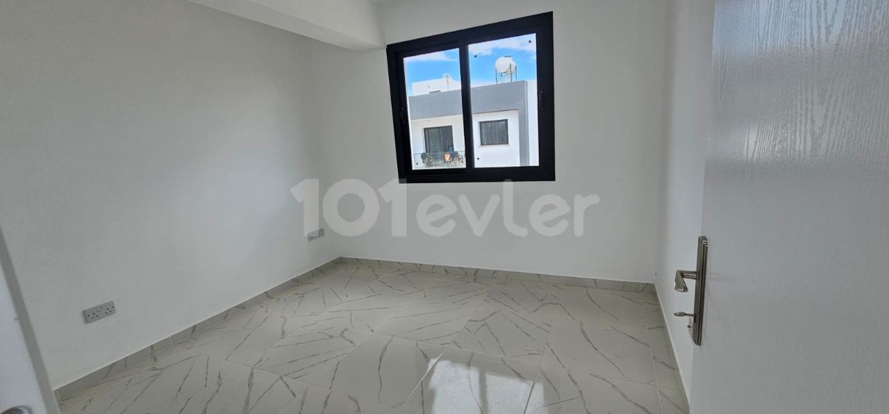 New flat for rent in Çanakkale region, 2+1 penthouse, unfurnished flat for rent, 6 rents + 1 deposit + 1 commission, 350 TL, 6 months' deposit, 300 TL. building without elevator