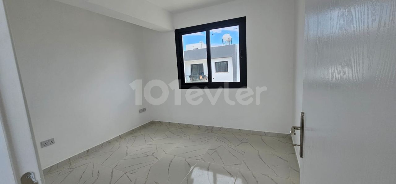 New flat for rent in Çanakkale region, 2+1 penthouse, unfurnished flat for rent, 6 rents + 1 deposit + 1 commission, 350 TL, 6 months' deposit, 300 TL. building without elevator