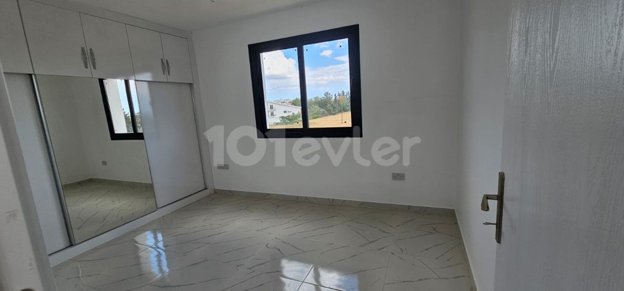 New flat for rent in Çanakkale region, 2+1 penthouse, unfurnished flat for rent, 6 rents + 1 deposit + 1 commission, 350 TL, 6 months' deposit, 300 TL. building without elevator