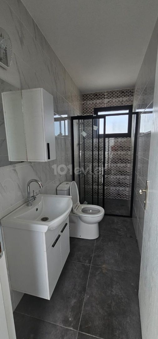 New flat for rent in Çanakkale region, 2+1 penthouse, unfurnished flat for rent, 6 rents + 1 deposit + 1 commission, 350 TL, 6 months' deposit, 300 TL. building without elevator