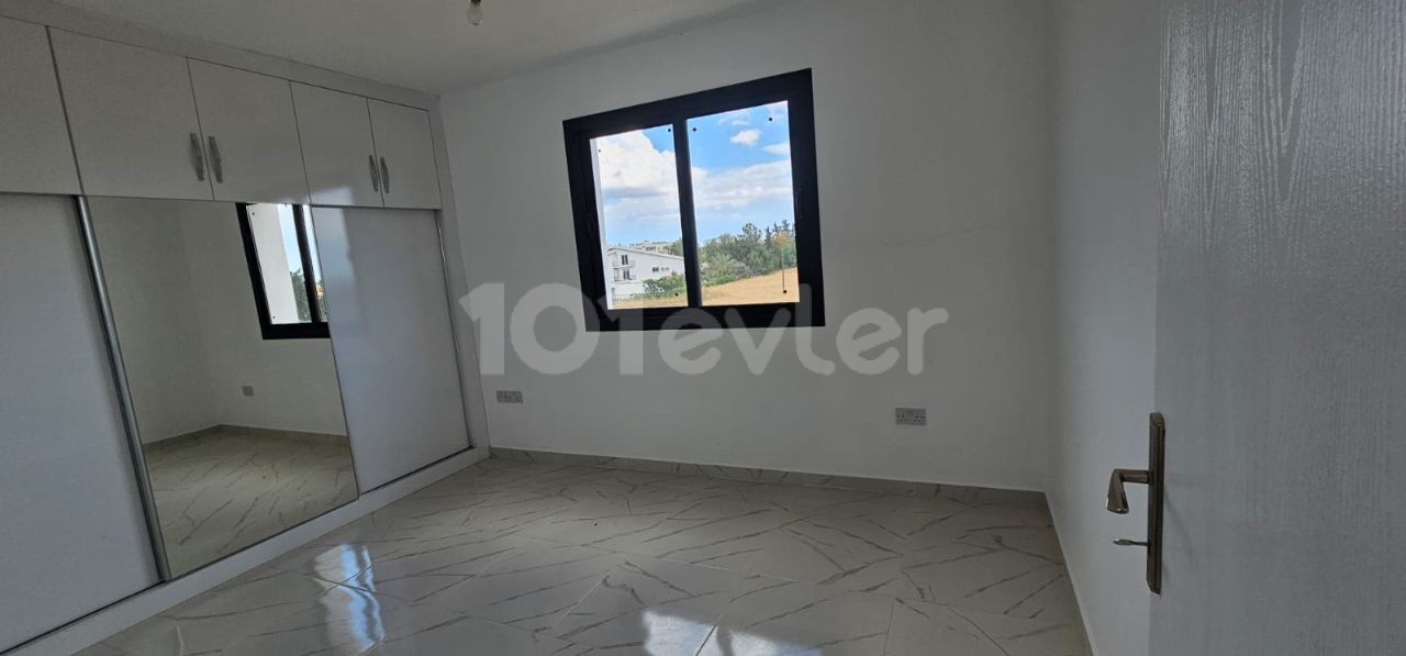 New flat for rent in Çanakkale region, 2+1 penthouse, unfurnished flat for rent, 6 rents + 1 deposit + 1 commission, 350 TL, 6 months' deposit, 300 TL. building without elevator