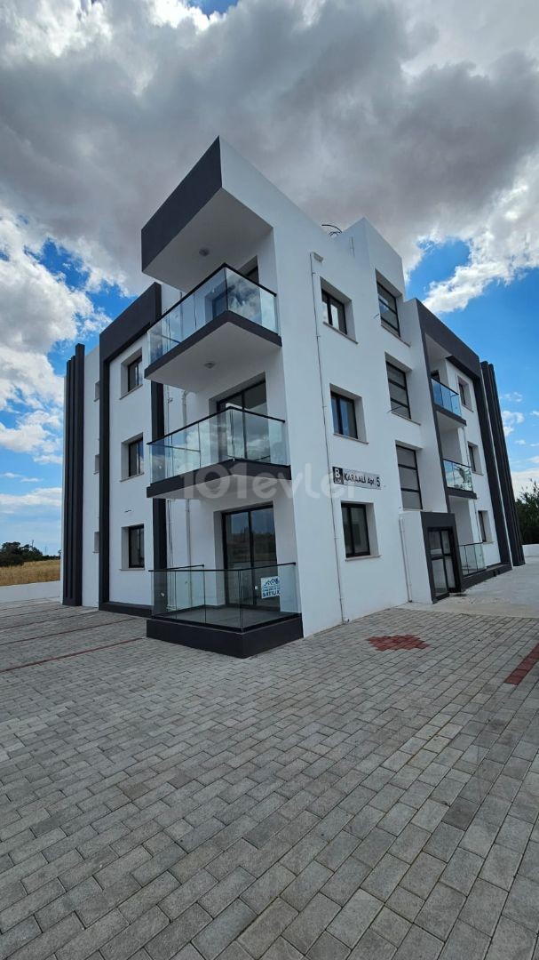 Neue Wohnung zu vermieten in der Region Çanakkale, 2+1 Penthouse, unmöblierte Wohnung zu vermieten, 6 Mieten + 1 Kaution + 1 Provision, 350 TL, 6 Monatskaution, 300 TL. Gebäude ohne Aufzug