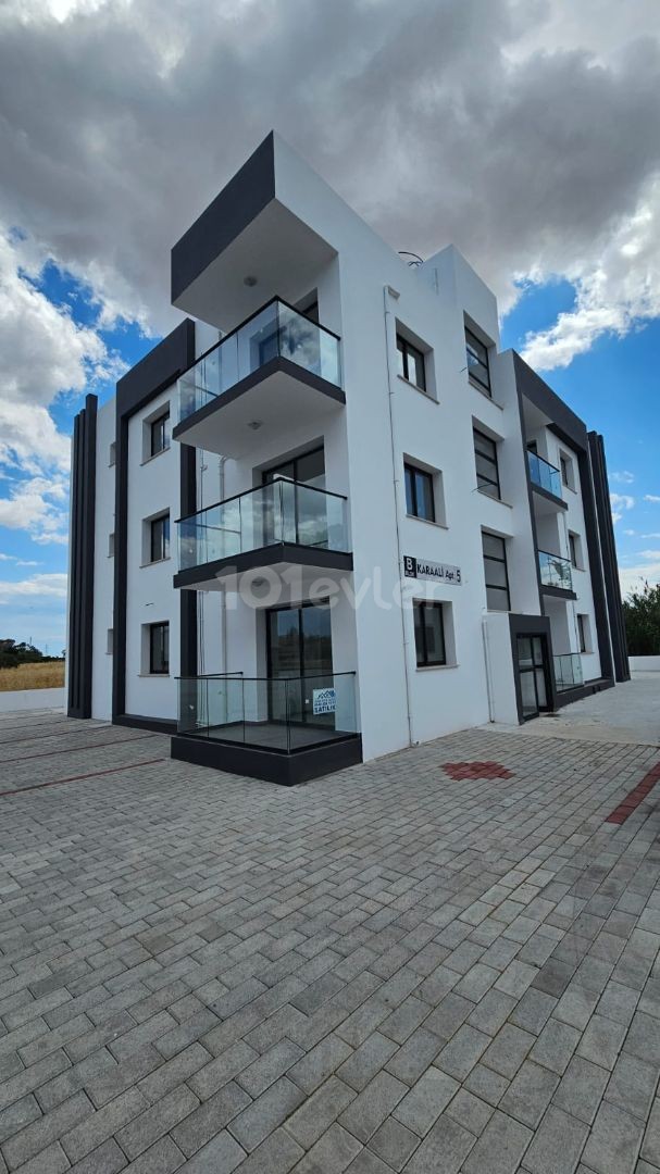 New flat for rent in Çanakkale region, 2+1 penthouse, unfurnished flat for rent, 6 rents + 1 deposit + 1 commission, 350 TL, 6 months' deposit, 300 TL. building without elevator