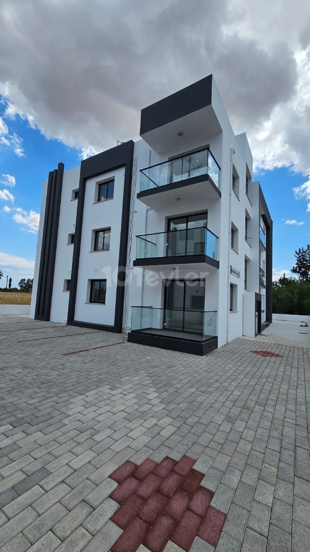 New flat for rent in Çanakkale region, 2+1 penthouse, unfurnished flat for rent, 6 rents + 1 deposit + 1 commission, 350 TL, 6 months' deposit, 300 TL. building without elevator