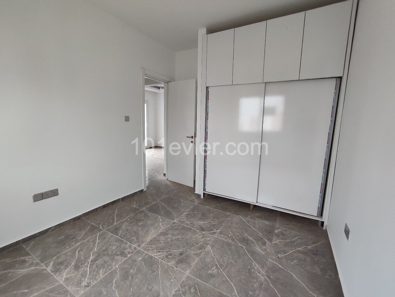 2 + 1 Apartments Available for Accommodation or Office Use in Çanakkale from Ozkaraman ** 