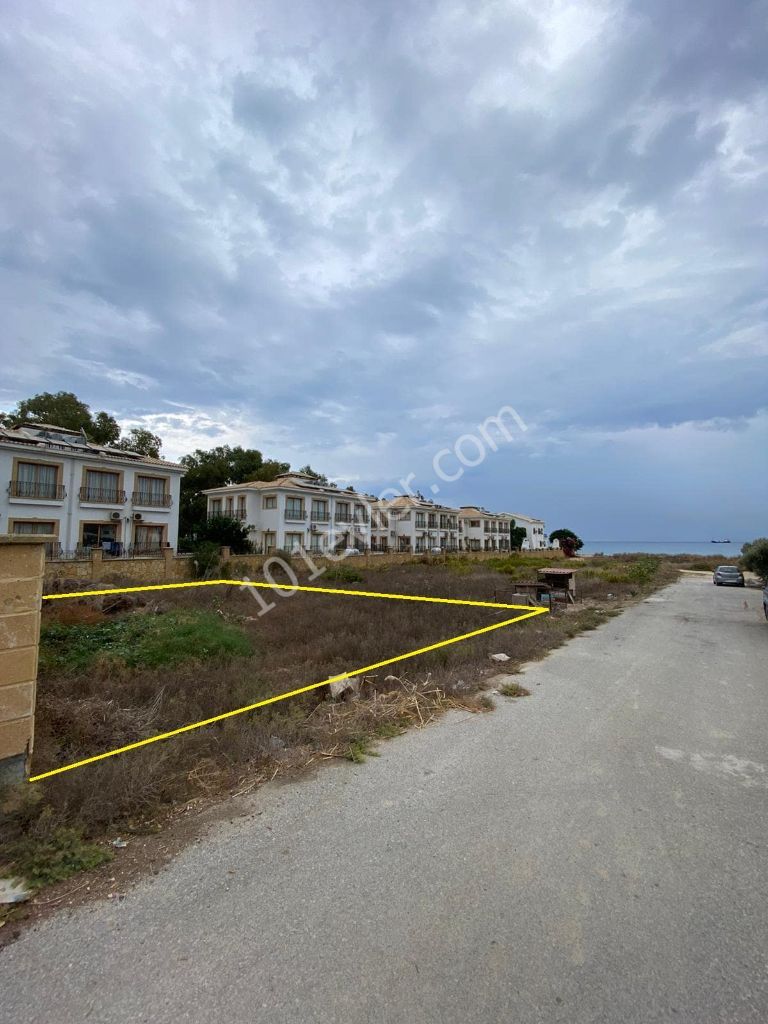 100m zum Strand in der Bosporus-Region von ÖZKARAMAN. Grundstück zum Verkauf ** 