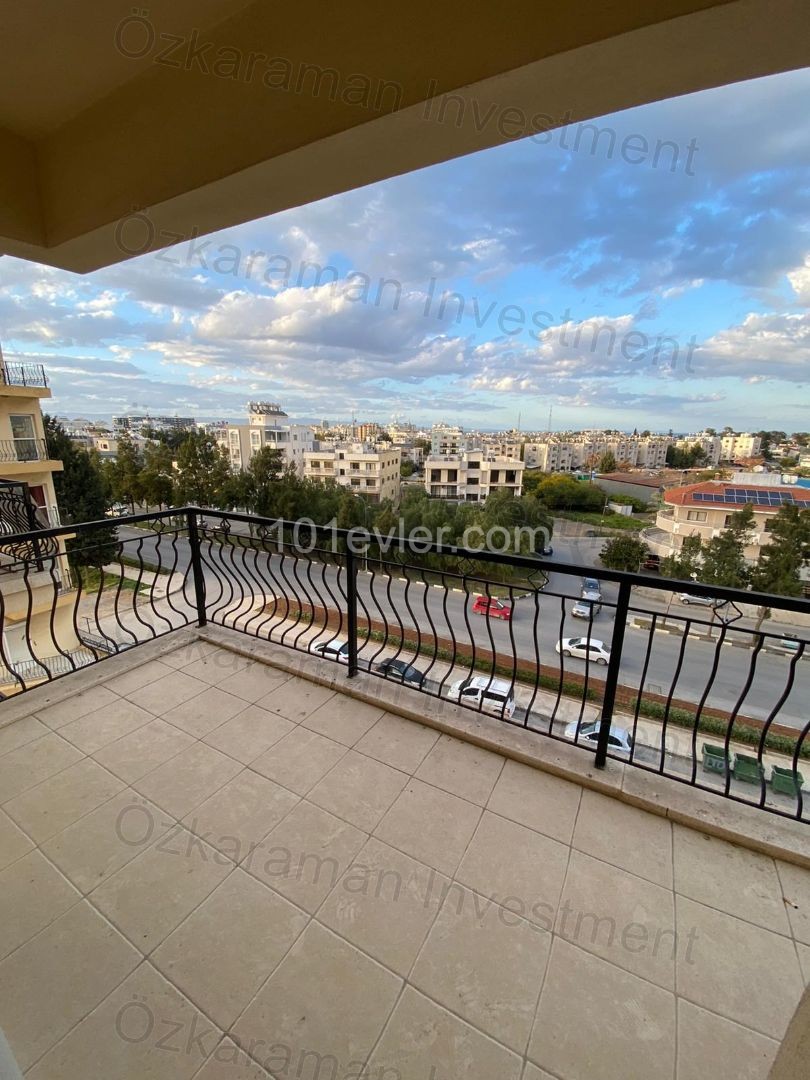 2+1 penthouse apartment with a large terrace of 100m2 in the city center from OZKARAMAN ** 