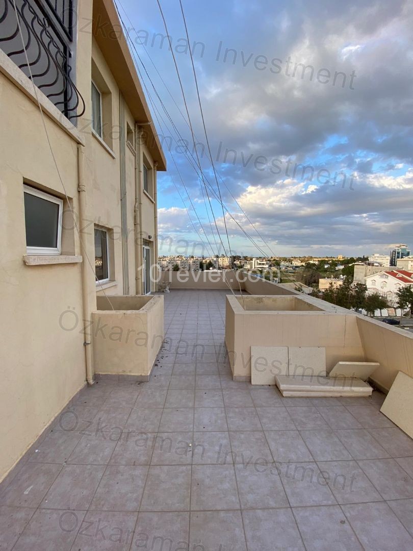 2+1 penthouse apartment with a large terrace of 100m2 in the city center from OZKARAMAN ** 