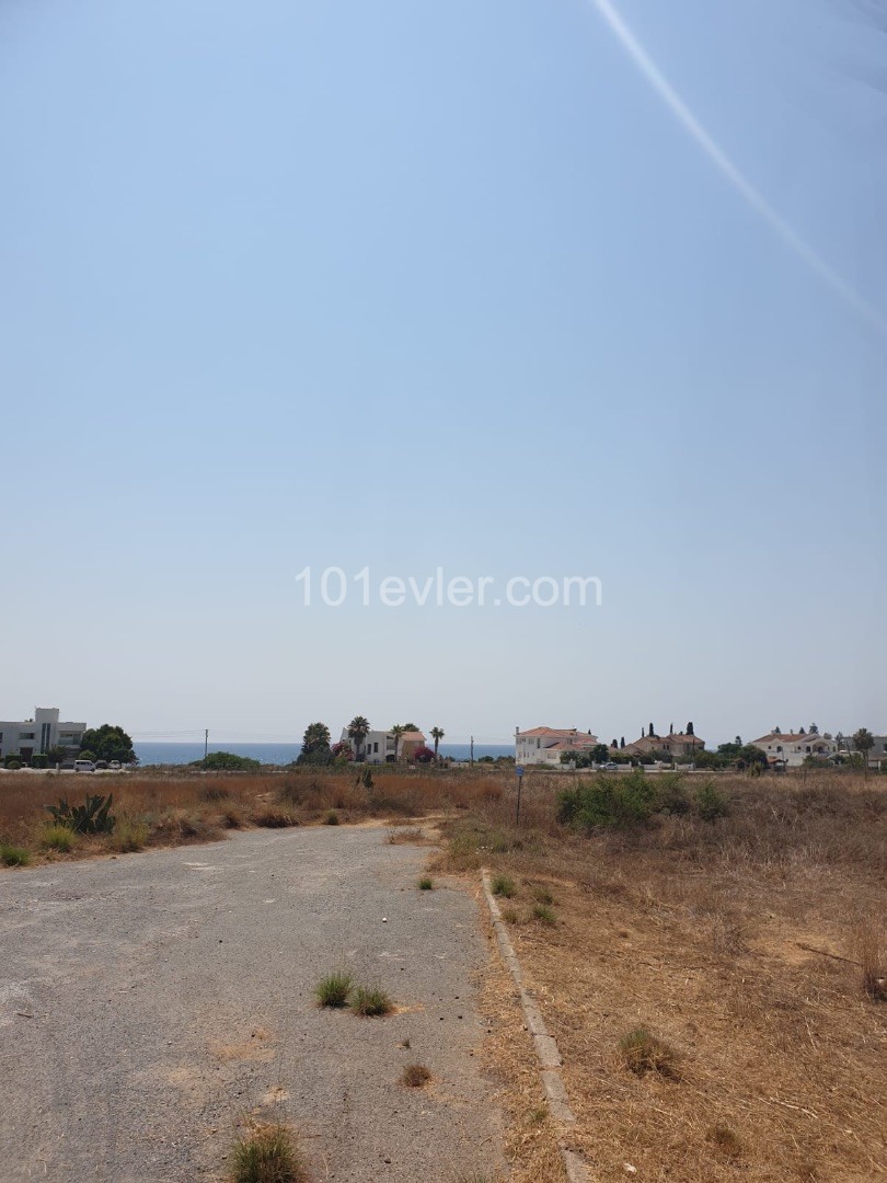 604m2 Plot for Sale with Magnificent Sea Views in the Bosphorus 9 Houses Area from Oz Decaraman ** 