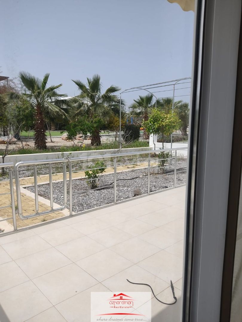 ÖZKARAMAN'dan  İskele-Boğaz Caesar Beach de kiralık 2+1 Daire