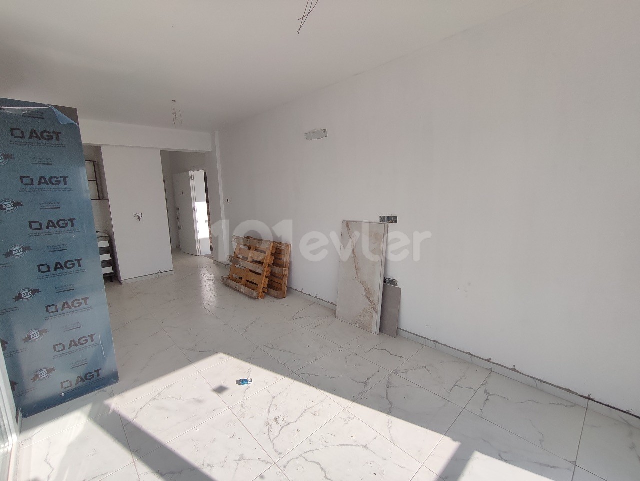 Zu verkaufen in Özkaraman dan Yenibogazici, 3 + 1 Loft-Wohnung mit Terrasse (letzte Wohnung zum Verkauf) ** 