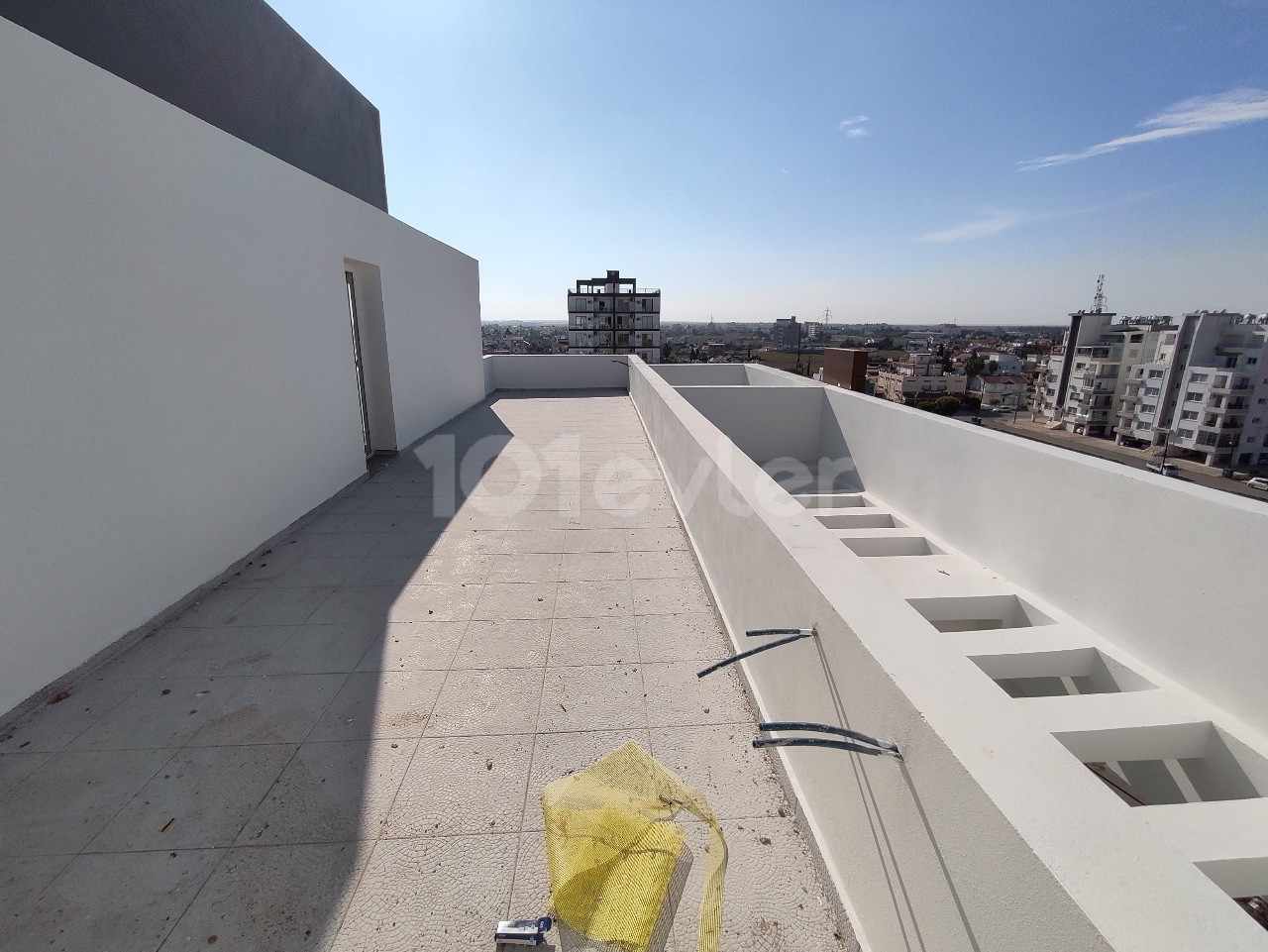 Zu verkaufen in Özkaraman dan Yenibogazici, 3 + 1 Loft-Wohnung mit Terrasse (letzte Wohnung zum Verkauf) ** 