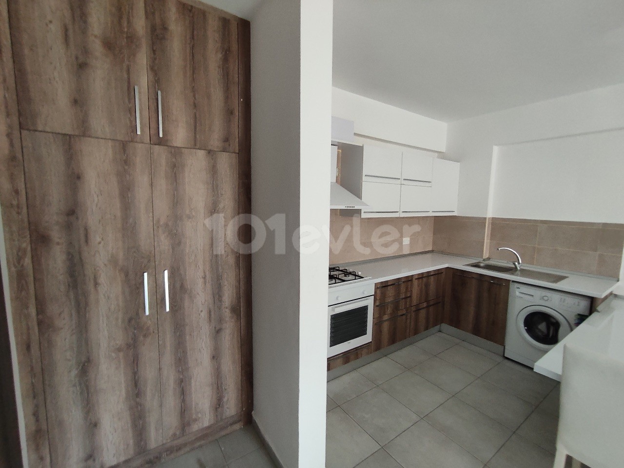 ÖZKARAMAN'dan Salamis Caddesine Yakın Kiralık 2+1 Daire