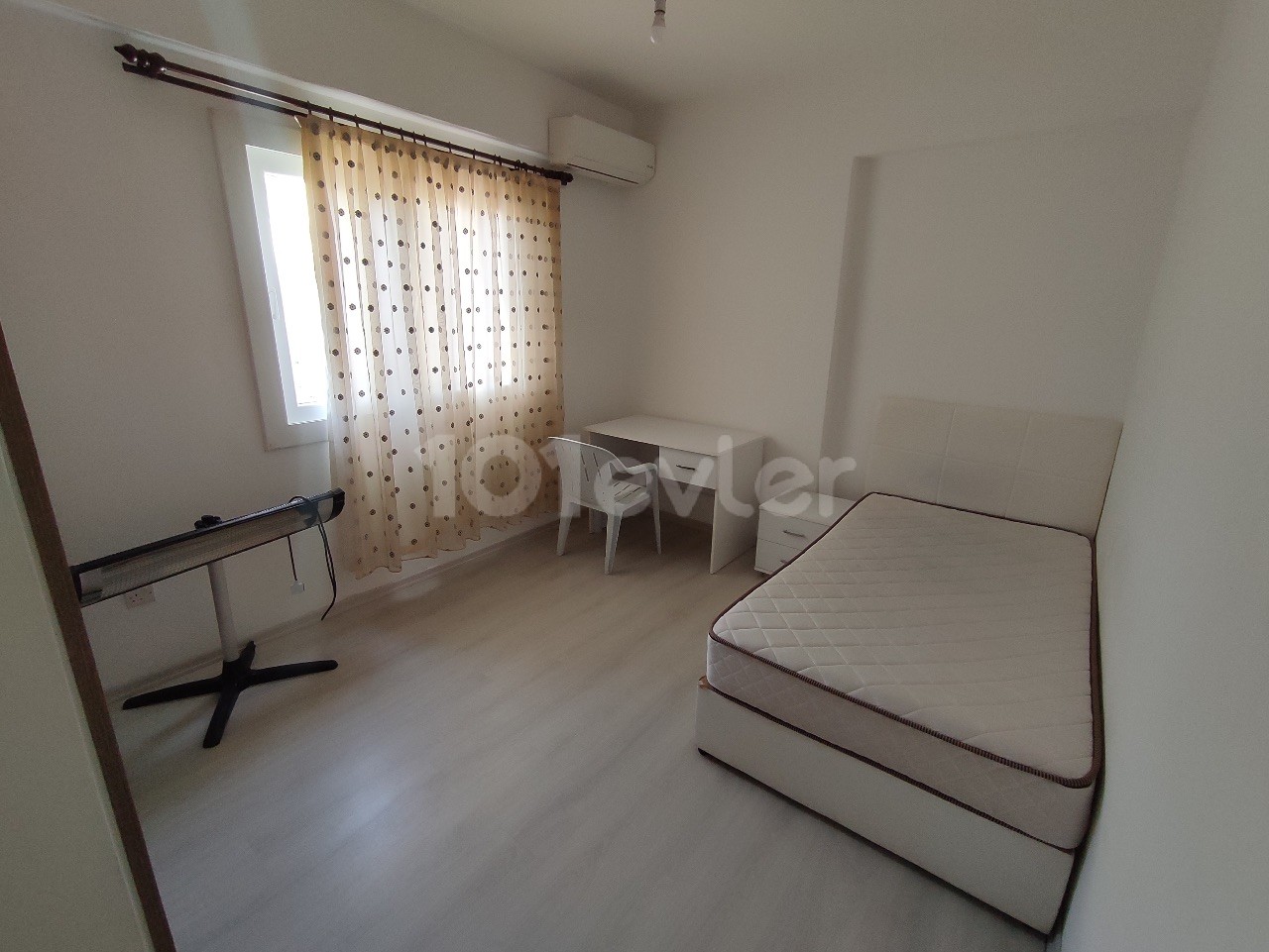 ÖZKARAMAN'dan Salamis Caddesine Yakın Kiralık 2+1 Daire