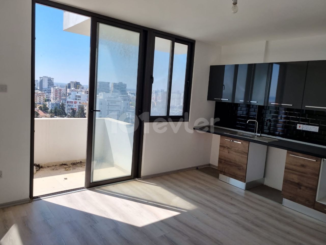 Özkaraman'dan Mağusa Sakarya'da Uptown Residence'da Satılık Studio Daire