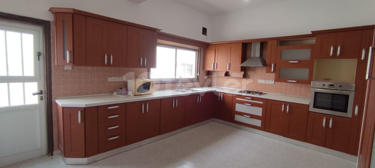 2+1 spacious flat for sale with Turkish title in Özkaramandan karakol area