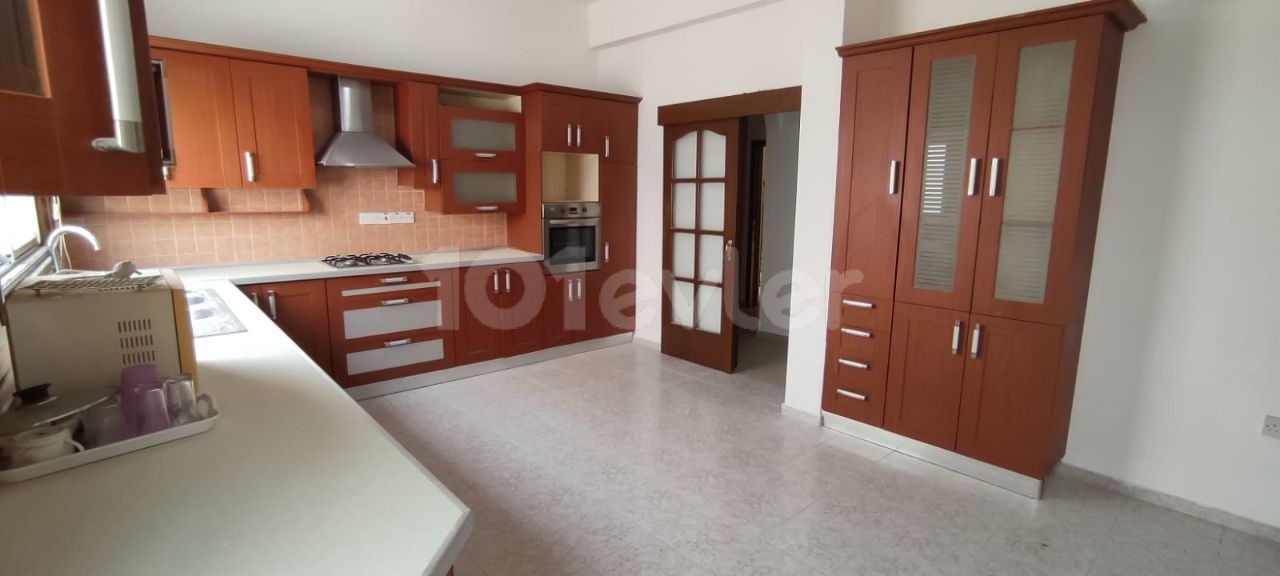 2+1 spacious flat for sale with Turkish title in Özkaramandan karakol area