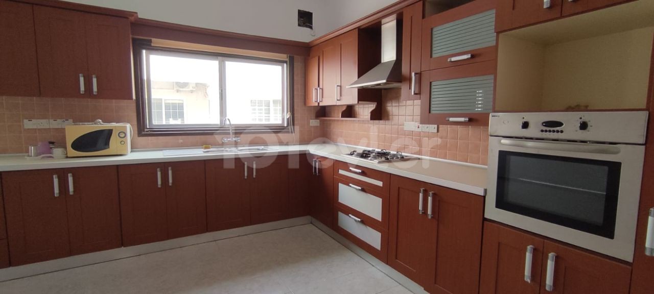 2+1 spacious flat for sale with Turkish title in Özkaramandan karakol area