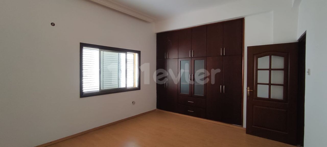 2+1 spacious flat for sale with Turkish title in Özkaramandan karakol area