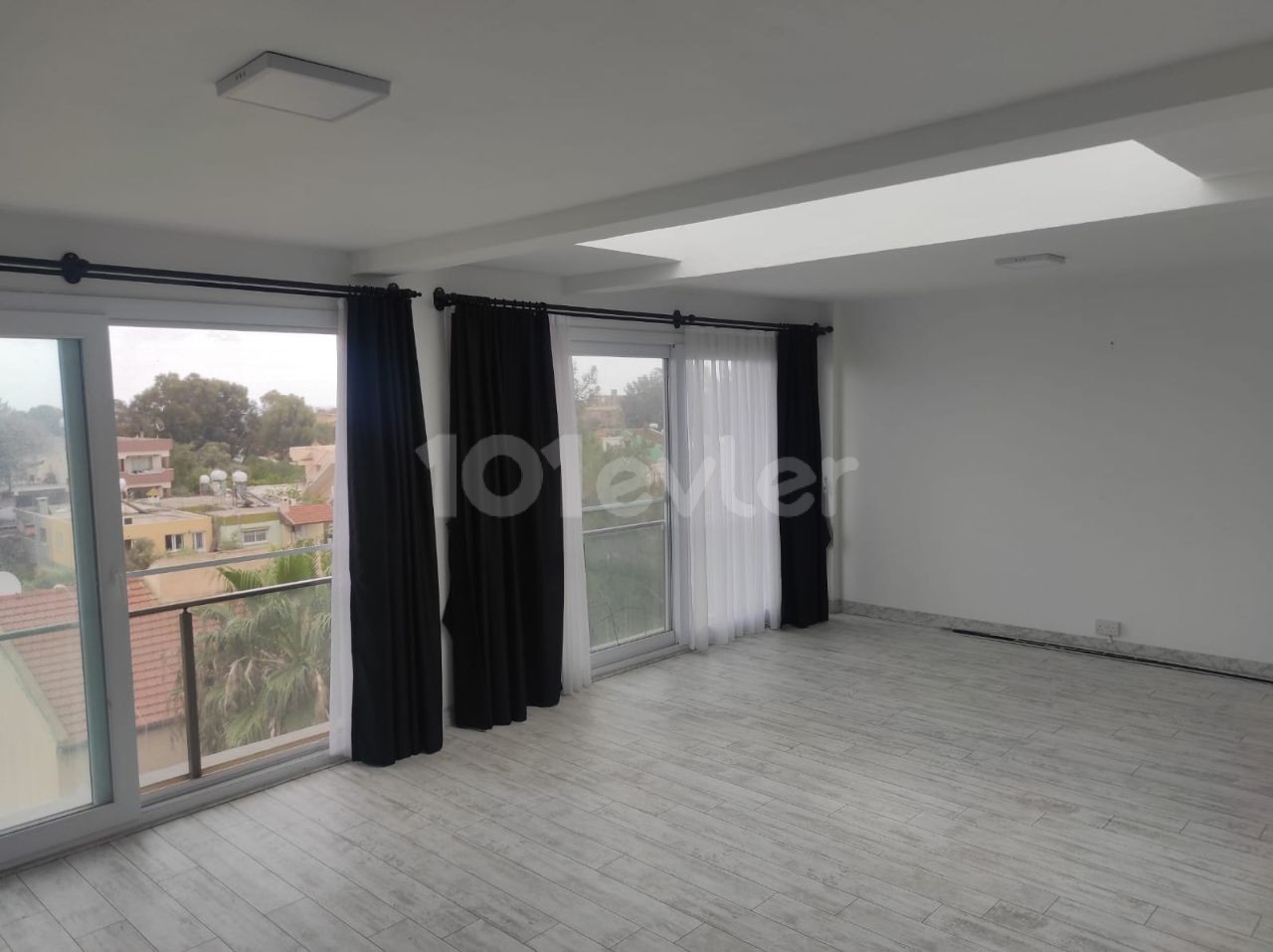 2+1 Penthouse zur Miete im zentralen Bereich von Famagusta von Özkaraman