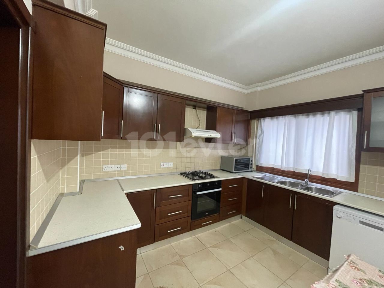 3+1 Flat for Rent in Famagusta Gülseren Area from Özkaraman