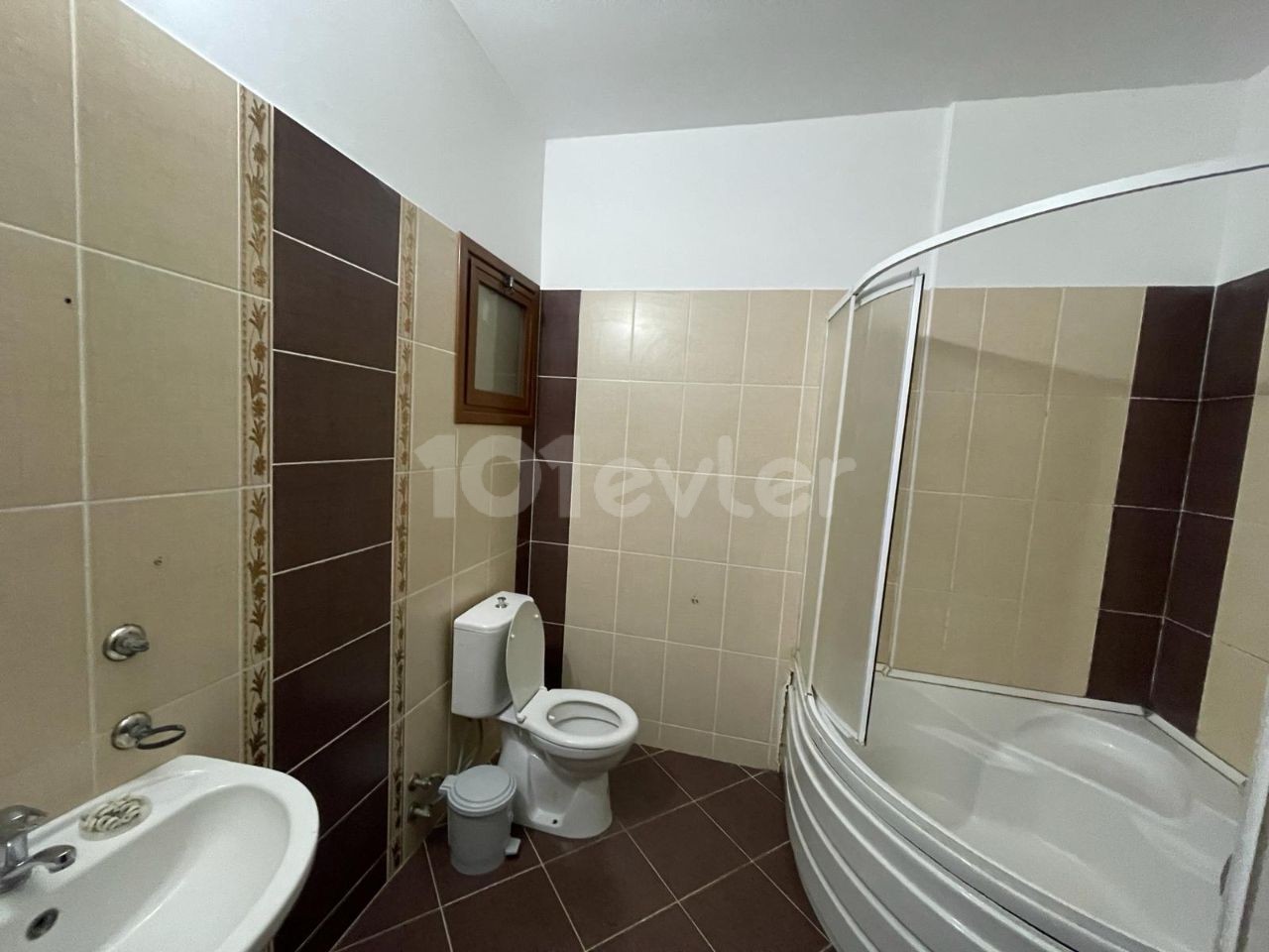 3+1 Flat for Rent in Famagusta Gülseren Area from Özkaraman