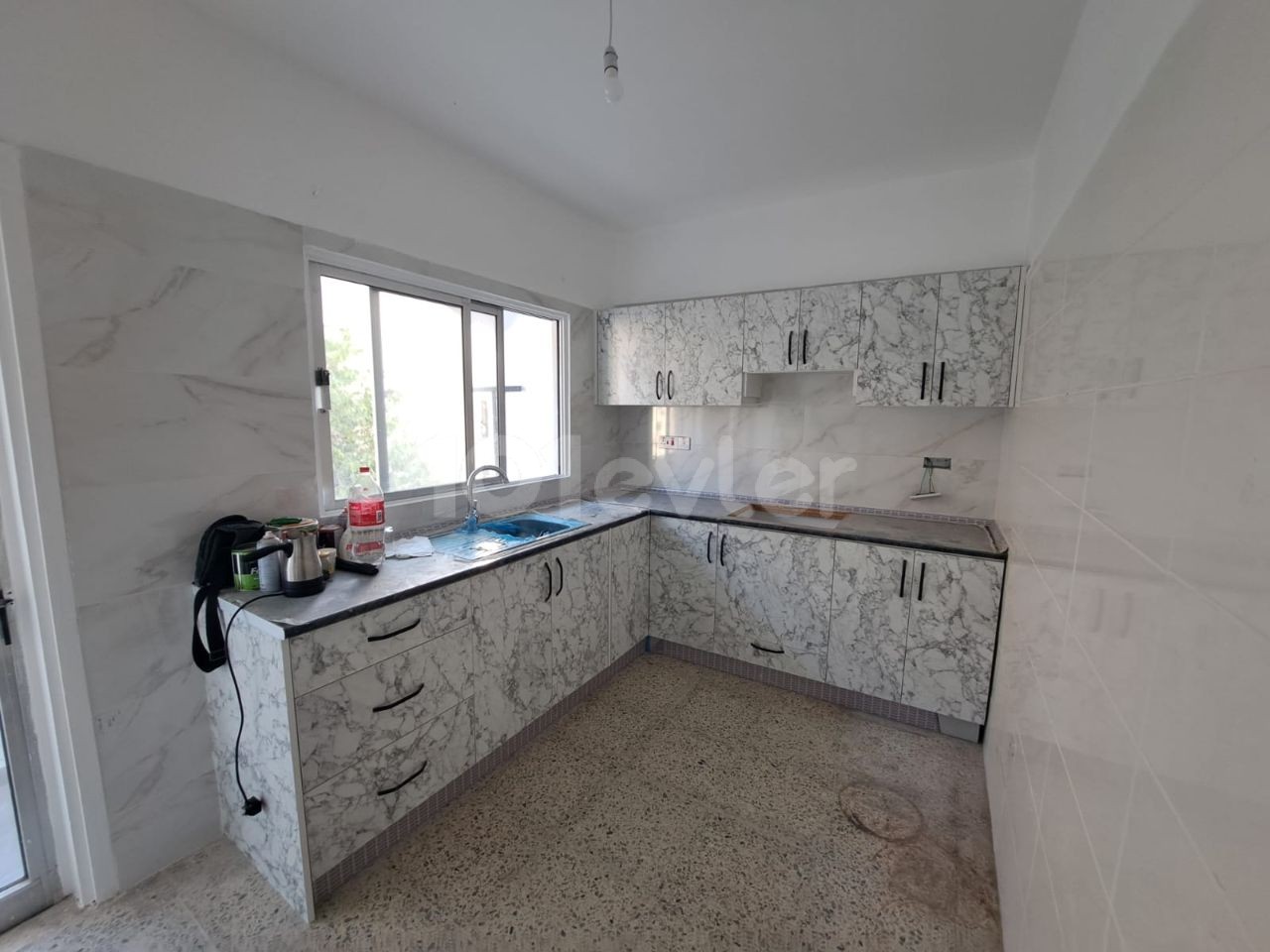 3+1 Unfurnished Flat for Rent in Sakarya