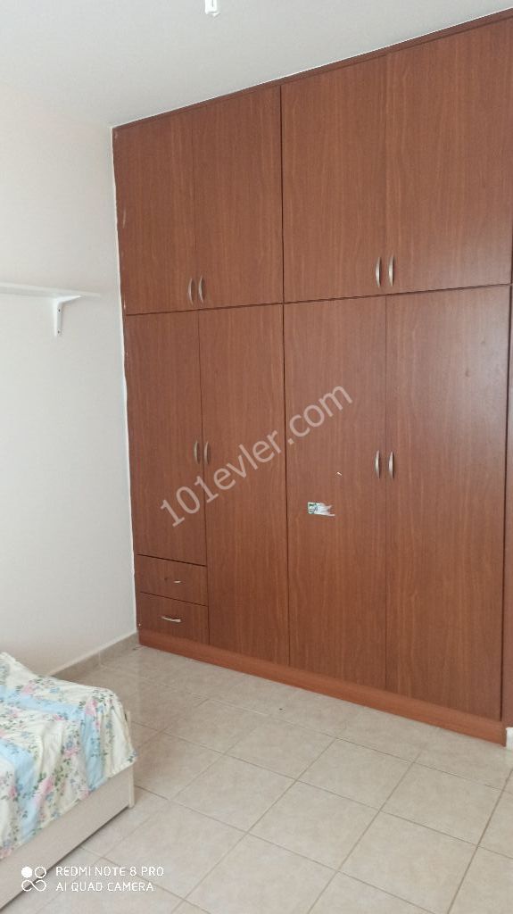 MAĞUSA ÇANAKKALE BÖLGESİNDE FULL EŞYALI KİRALIK ZEMİNKAT 3+1 DAİRE