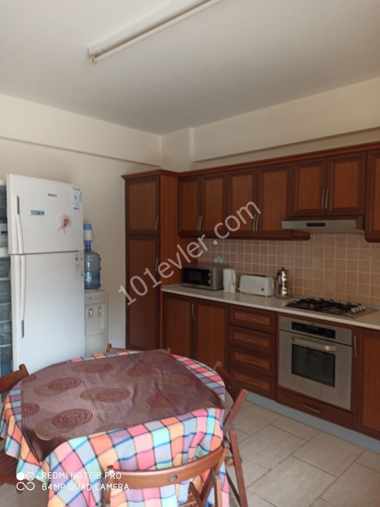 MAĞUSA ÇANAKKALE BÖLGESİNDE FULL EŞYALI KİRALIK ZEMİNKAT 3+1 DAİRE