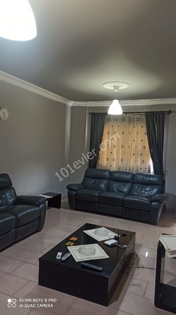 MAĞUSA ÇANAKKALE BÖLGESİNDE FULL EŞYALI KİRALIK ZEMİNKAT 3+1 DAİRE