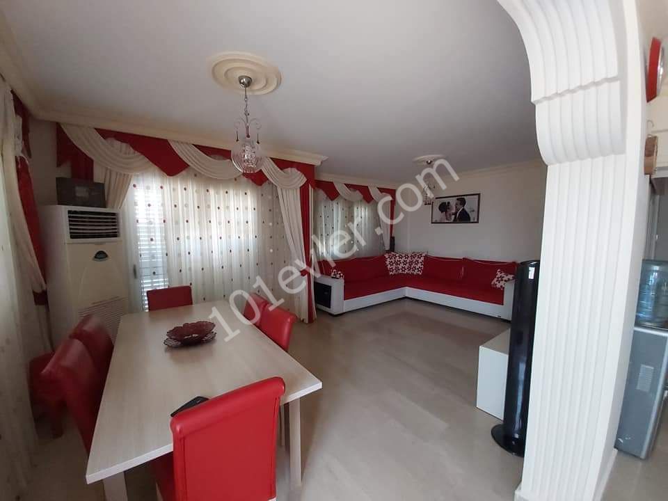 MAĞUSA ÇANAKKALE BÖLGESİNDE FULL EŞYALI ZEMİNKAT 3+1 DAİRE 