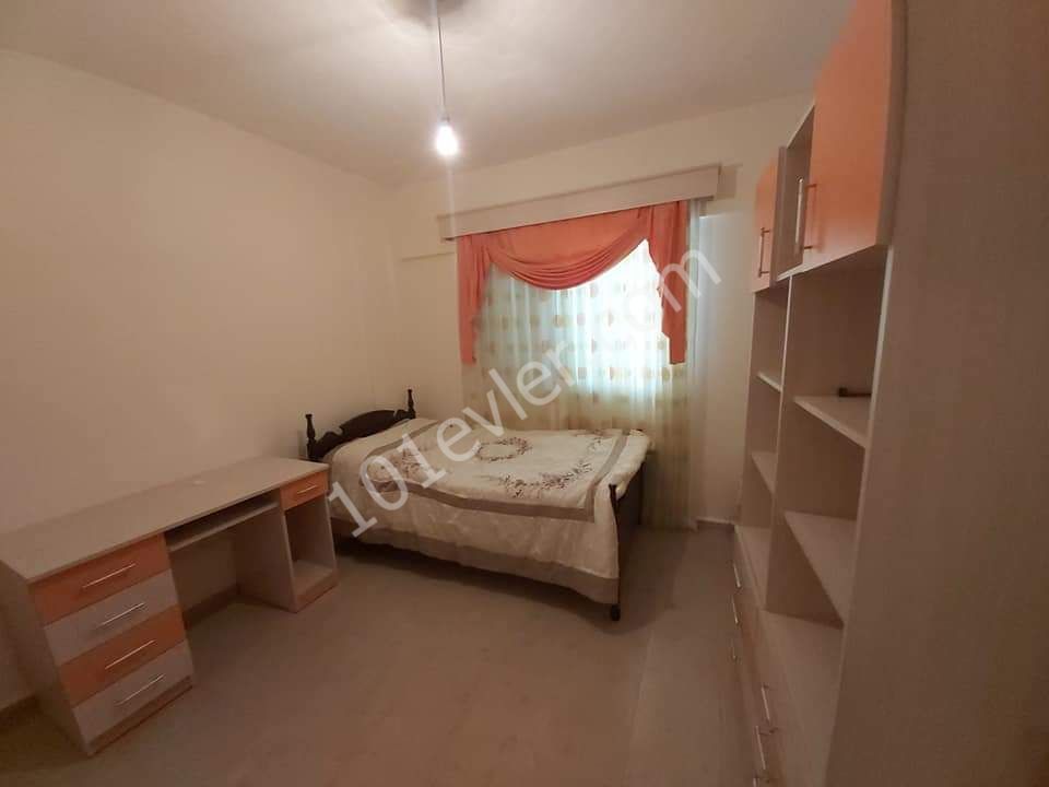 MAĞUSA ÇANAKKALE BÖLGESİNDE FULL EŞYALI ZEMİNKAT 3+1 DAİRE 