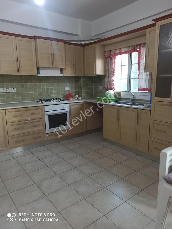 MAĞUSA MERKEZ GÜLSEREN BÖLGESİ  FULL EŞYALI GENİŞ 3+1 DAİRE 