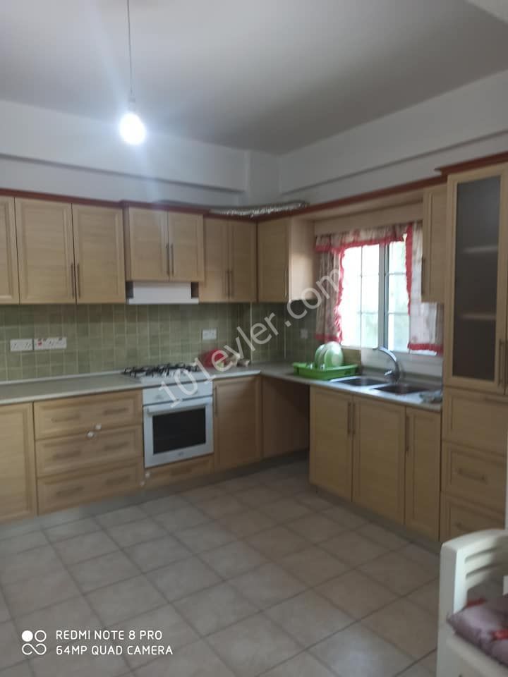 MAĞUSA MERKEZ GÜLSEREN BÖLGESİ  FULL EŞYALI GENİŞ 3+1 DAİRE 