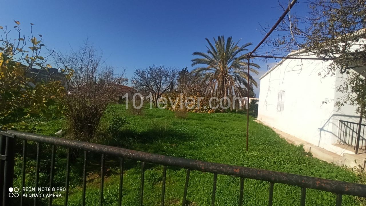 EINFAMILIENHAUS MIT GARTEN ZUM VERKAUF IN FAMAGUSTA MORMENEKSE DORF ** 