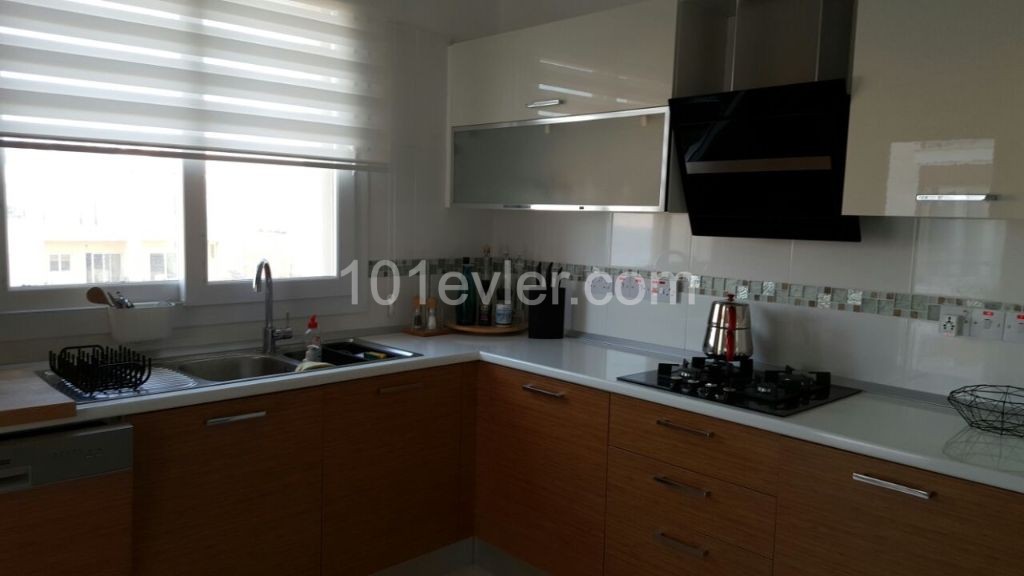 MAĞUSA SEA HAUSE REZİDANCEDE DENİZE SIFIR SİTE İÇİNDE FULL EŞYALI 3+1  LÜX  DAİRE  