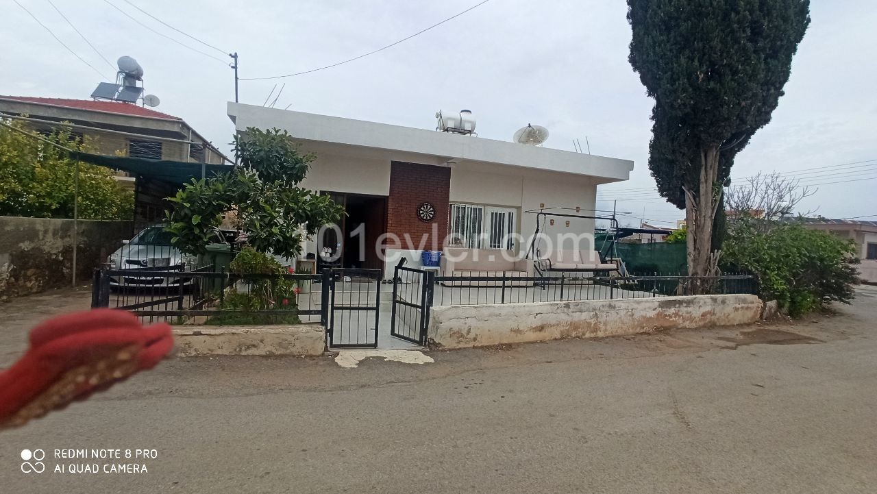 EINFAMILIENHAUS MIT 2 SCHLAFZIMMERN IM DORF FAMAGUSTA MORMENEKSE ** 