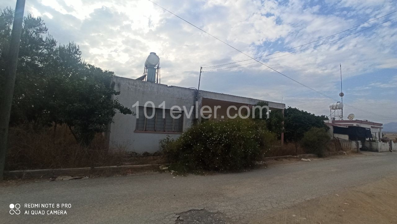 ISKELE DECONSTRUCTED HOUSE WITH A GARDEN OF FASIL96 ON A 900M2 PLOT IN THE VILLAGE OF ÇAYIROVA ** 