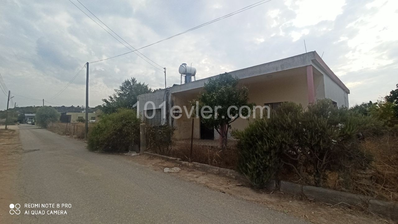 ISKELE DECONSTRUCTED HOUSE WITH A GARDEN OF FASIL96 ON A 900M2 PLOT IN THE VILLAGE OF ÇAYIROVA ** 