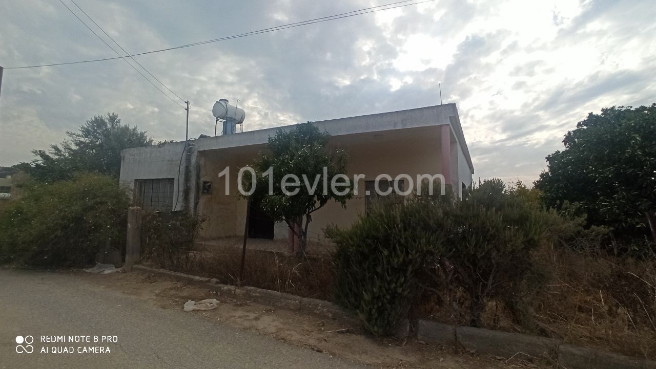 ISKELE DECONSTRUCTED HOUSE WITH A GARDEN OF FASIL96 ON A 900M2 PLOT IN THE VILLAGE OF ÇAYIROVA ** 